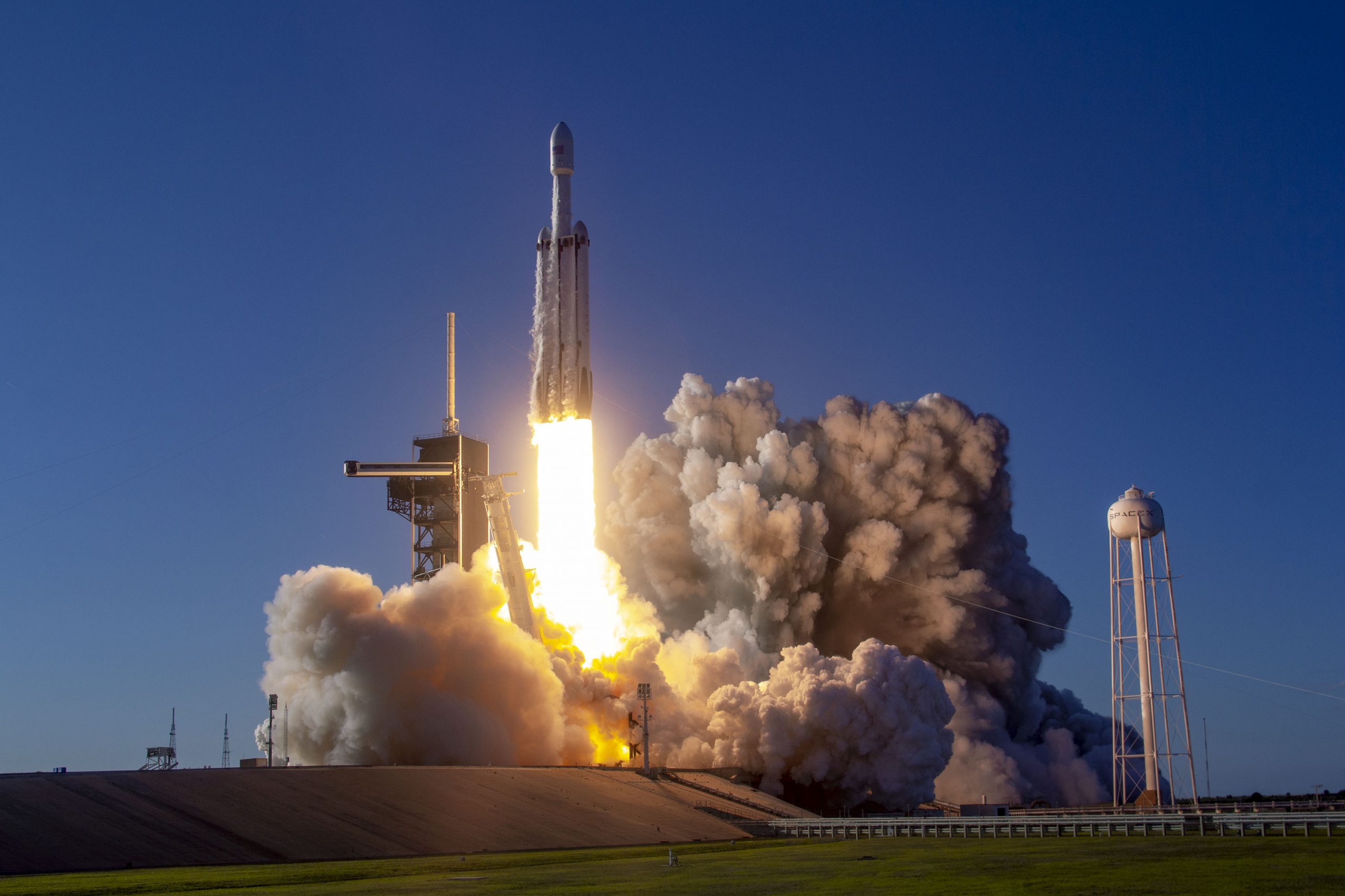 Falcon heavy Rocket lift off